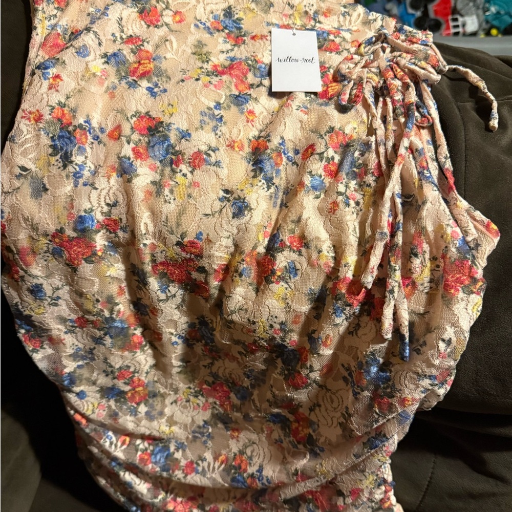 Divided Floral Print Sleeveless Blouse